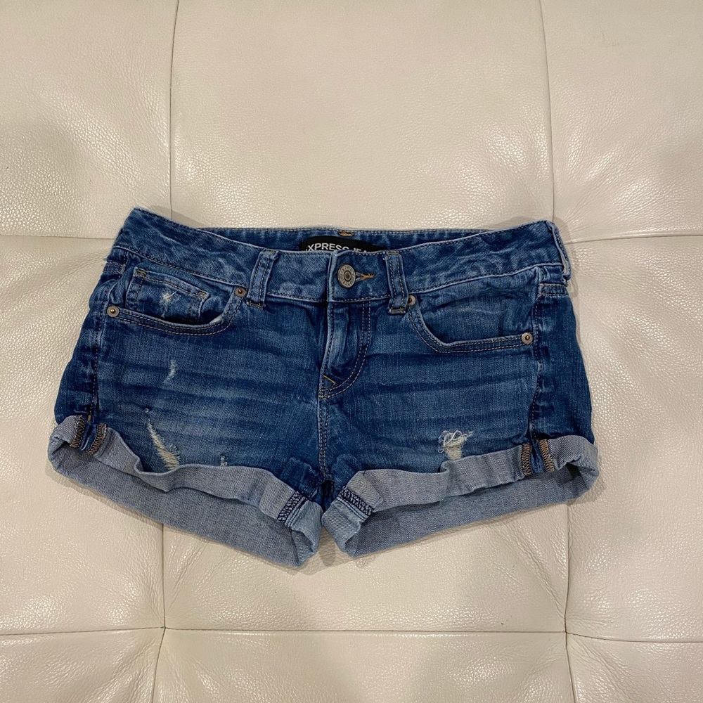 Express shorts 💙